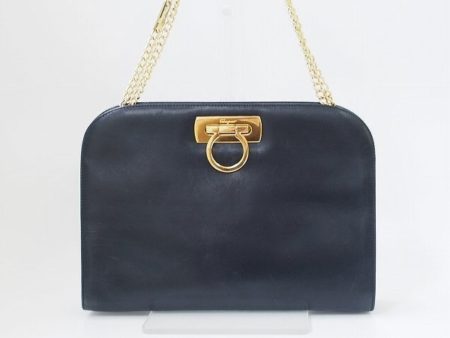 長く愛用できるタイムレスなフェラガモのショルダーバッグを出張買取いたしました