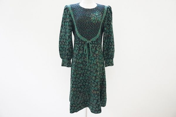 ディテールにこだわった大人可愛い斉藤都世子のニットワンピースを出張買取いたしました