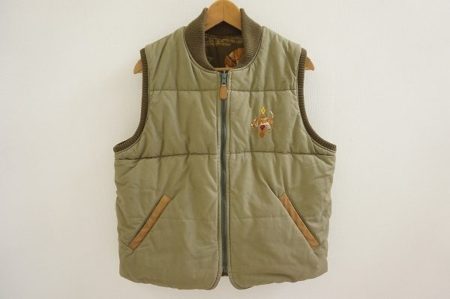 愛らしい犬デザインをたっぷり楽しめる、カールヘルムのダウンベストを宅配買取いたしました