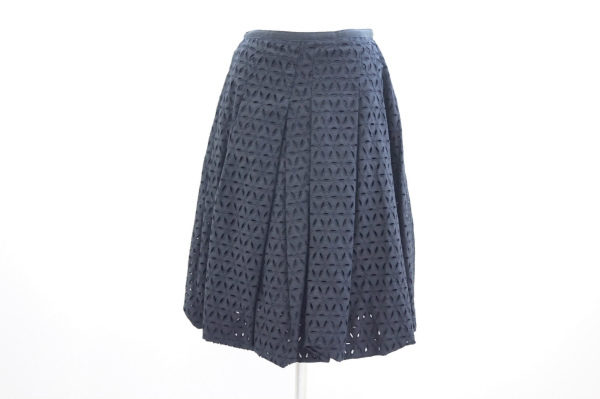 スタイルを可愛く・美しく魅せる、フォクシーのスカートを宅配買取いたしました