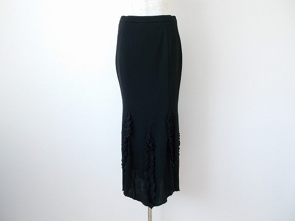 美しくエレガントなスタイルを作り出す、伊太利屋のスカートを出張買取いたしました