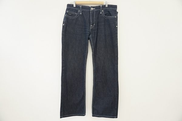 シックな雰囲気が素敵。バーバリーブラックレーベルのジーンズを宅配買取いたしました