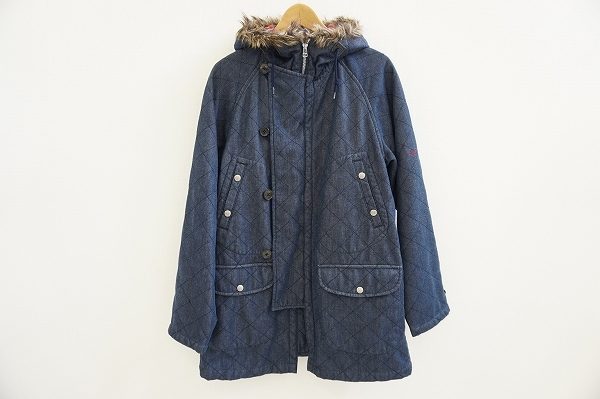 上品で機能的なカールヘルムのコートを出張買取いたしました