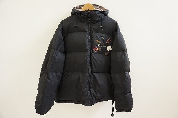 遊び心をくすぐるディテールにこだわった、カールヘルムのダウンジャケットを店頭預かりいたしました