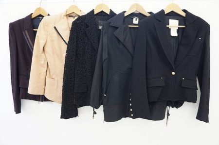 シンプルでも上質感を感じられるジャンフランコフェレのジャケットをまとめて出張買取いたしました