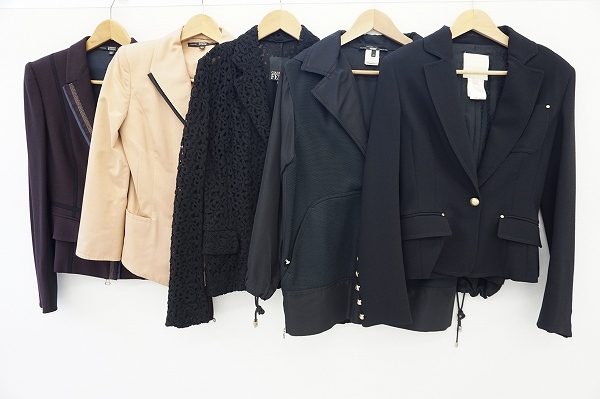 シンプルでも上質感を感じられるジャンフランコフェレのジャケットをまとめて出張買取いたしました