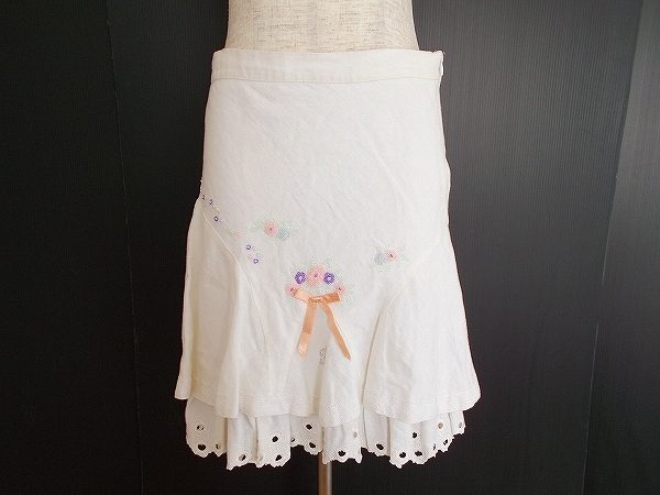 可愛いが詰まったロマンティックなブルマリンのスカートを店頭預かり買取にて買取いたしました