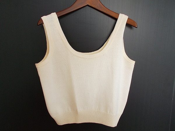 シンプルでもデザイン性にこだわった、セントジョンのニットタンクトップを宅配買取いたしました