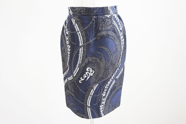 大人なゴージャス感たっぷりのジャンフランコフェレのスカートを店頭預かり買取いたしました