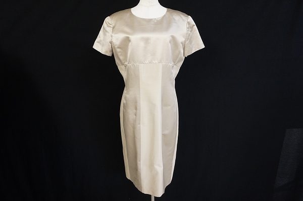 気品や優雅さが醸し出されるヴァレンティノのワンピースを出張買取いたしました