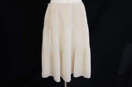 軽やかなフェミニンさを上品に取り入れて。23区のプリーツスカートを出張買取いたしました