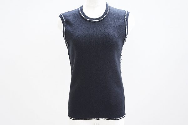 オシャレで魅力的なスポーツラインアイテムのシャネルのノースリーブカットソーを宅配買取いたしました