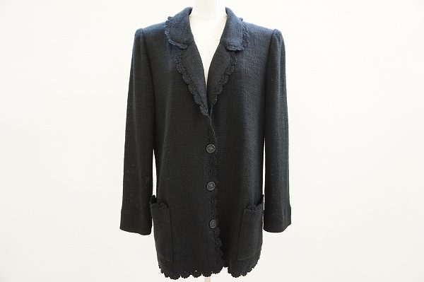 上品な雰囲気で沢山着回せそうな斉藤都世子のニットジャケットを宅配買取いたしました