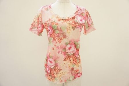 やわらかな花柄の美しい世界観が広がる、4298シズカコムロのカットソーを宅配買取いたしました