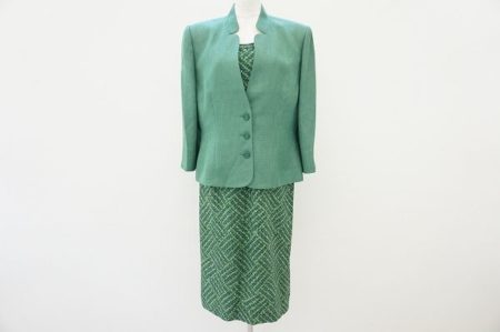 見た目も着心地も爽やか！ジュンアシダのグリーンカラースーツを宅配買取いたしました