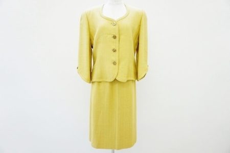 上品で華やかなイエローのジュンアシダのスーツを出張買取いたしました