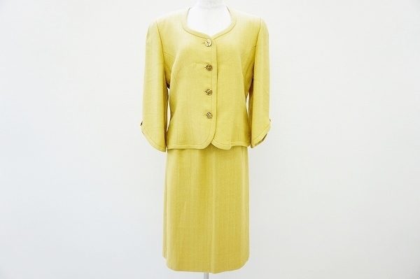 上品で華やかなイエローのジュンアシダのスーツを出張買取いたしました