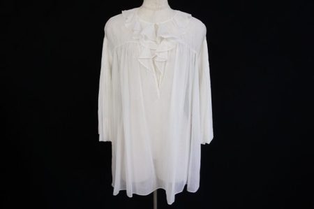 上品かつシンプルで使い回しやすさ抜群、クロエのカットソーを出張買取いたしました