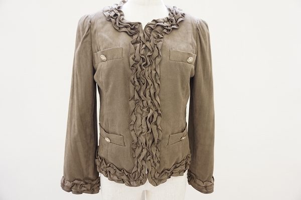 ベロア素材や大胆なフリルで高級感たっぷりなユキトリイのジャケットを出張買取いたしました