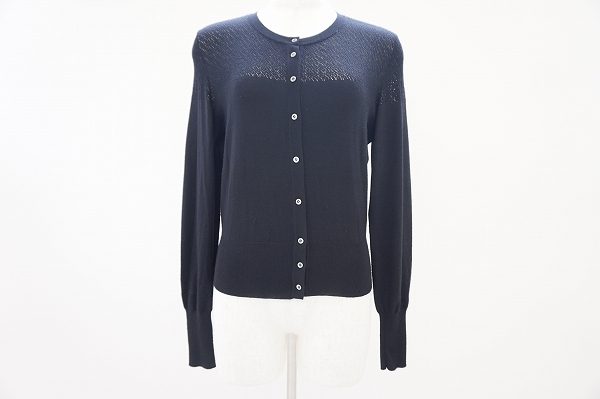 愛され服NO.1!フォクシー(FOXEY)のニットカーディガンを買い取りました