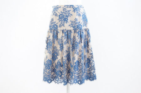 ブルーのレースが清楚で上品なユキトリイのスカートを買取いたしました