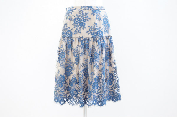 ブルーのレースが清楚で上品なユキトリイのスカートを買取いたしました