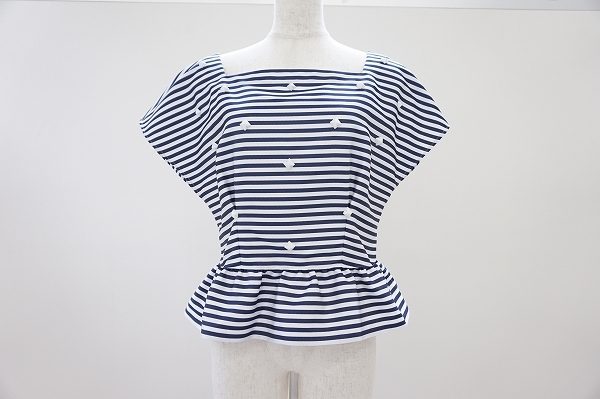 青のボーダーに白のビジューがマリンで可愛らしいルネのビジュー付きカットソーを買取いたしました