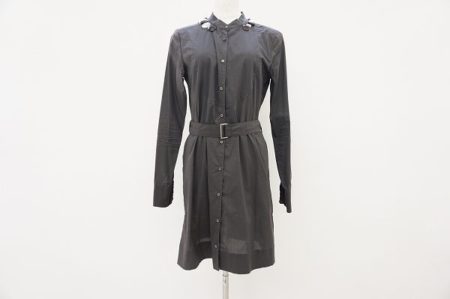 シックで洗練されたマックスマーラのビジュー付きワンピースを買取しました