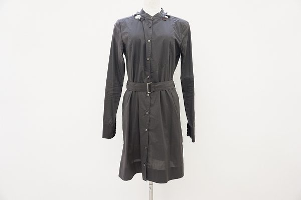 シックで洗練されたマックスマーラのビジュー付きワンピースを買取しました