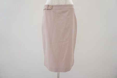 淡いピンクが優しい色合いのフェラガモのスカートを買取いたしました