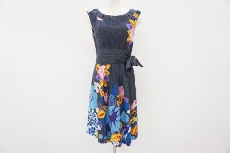 柔らかいタッチの花柄がエレガントなシズカコムロのチュニックを買取いたしました