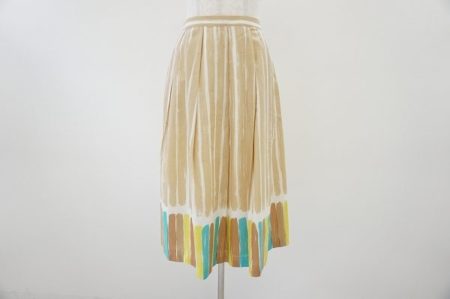 色使いが鮮やかで美しいジバンシィのスカートを買取いたしました