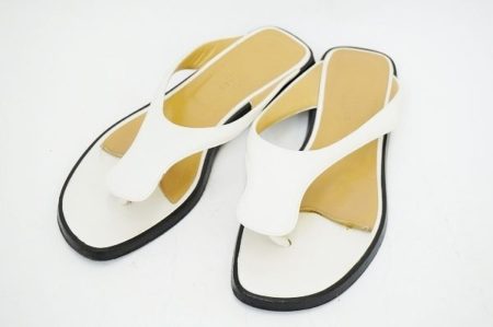 爽やかなホワイトカラーが夏らしいエルメスのサンダルを買取いたしました