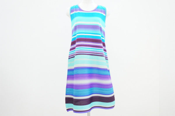 爽やかなカラーが涼しげなプリーツプリーズのワンピースをお買取いたしました