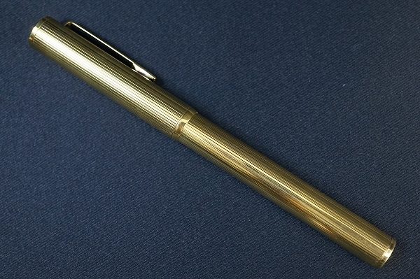 ゴールドのお色味が高級感のあるダンヒルのボールペンを買取いたしました