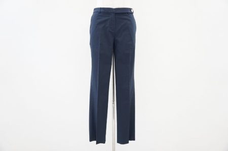 深い青とパキッとした生地がシックなトリーバーチのパンツをお買取いたしました