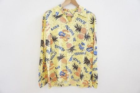 パイナップル柄とポップなカラーで南国の風香るサンサーフのアロハシャツを買取いたしました