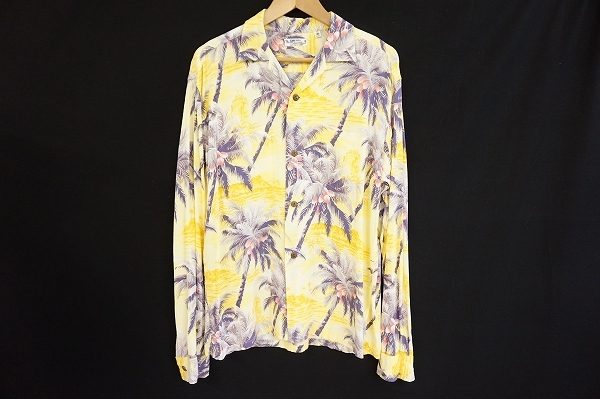 ビタミンカラーの生地にアンニュイな雰囲気のヤシの木がサンセットを連想させるサンサーフのアロハシャツを買取いたしました