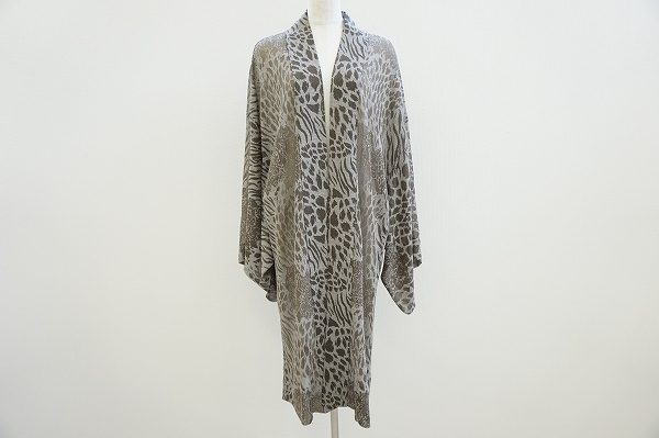 シースルーの生地にプリントされたレオパード柄が上品かつエレガントな伊太利屋のカーディガンを買取いたしました