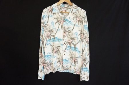 夏の潮風香る爽やかなお色味のサンサーフのアロハシャツを買取いたしました