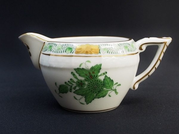 華麗な花のデザインに金彩がアクセント、ヘレンドのアポニーグリーンのクリーマーを買取いたしました