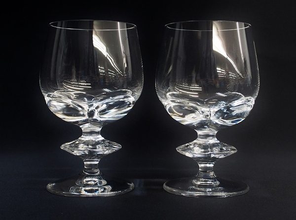 どこの角度から見ても美しい芸術品、ラリックのペアワイングラスを買取いたしました