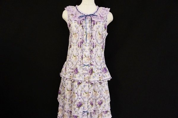 上品な可愛らしさと優雅さが漂う、ピンクハウスのワンピースを出張買取いたしました