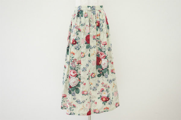 多彩な色使いで人々を魅了するポロラルフローレンのスカートを店頭預かり買取いたしました