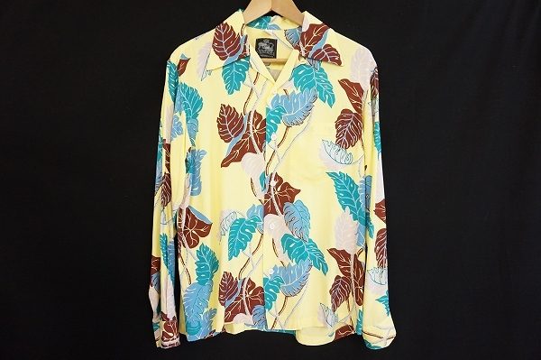 王道モンステラ柄を素敵な色合いで楽しめる、コナベイハワイの長袖アロハシャツを買取いたしました