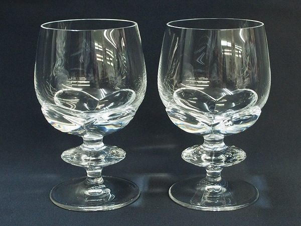 飲みながら煌きや艶やかさを堪能できる、ラリックのペアワイングラスを買取いたしました