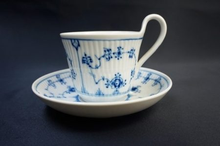 美しく手に馴染むデザインのロイヤルコペンハーゲン　ブルーフルーテッド　カップアンドソーサーを買取いたしました