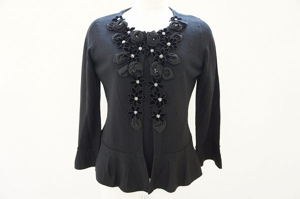 花やビーズのディテールがエレガントで華やかなフランコフェラーロのニットアンサンブルを出張買取いたしました