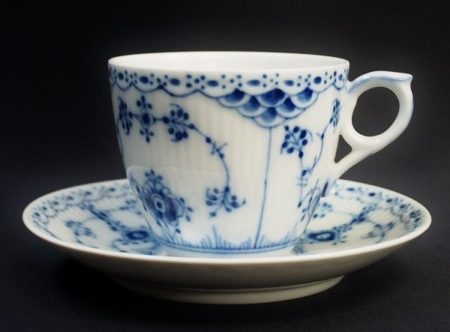 お家でゆっくりとヒュッゲな時間のおともに、ロイヤルコペンハーゲンのブルーフルーテッド カップ&ソーサーを出張買取いたしました
