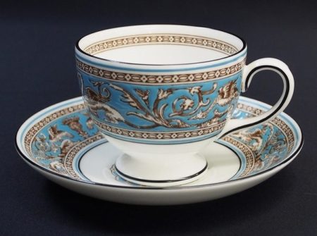 重厚感あふれる逸品、ウェッジウッドのフロレンティーン ターコイズ カップ&ソーサーを出張買取いたしました